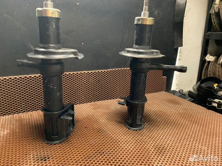 Стойки передние 2 шт Ваз 2110