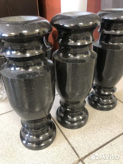 Продам вазу мемориальн