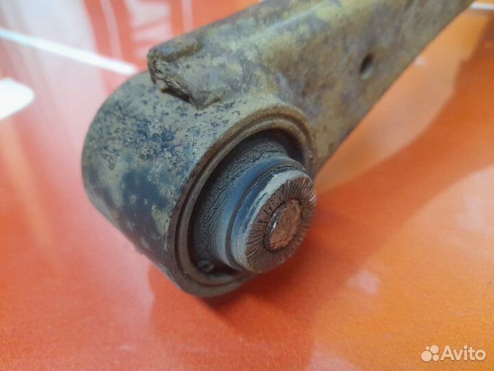 Рычаг задний правый Toyota Avensis