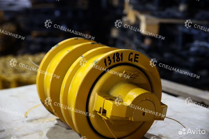 Каток опорный двубортный для Komatsu D65E-12