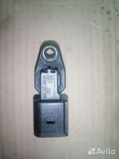 Датчик положения распредвала Skoda Volkswagen Audi