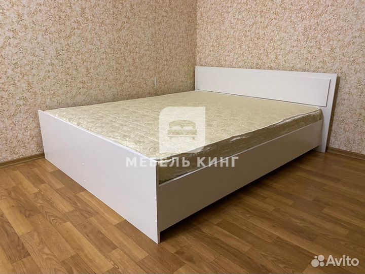 Кровать