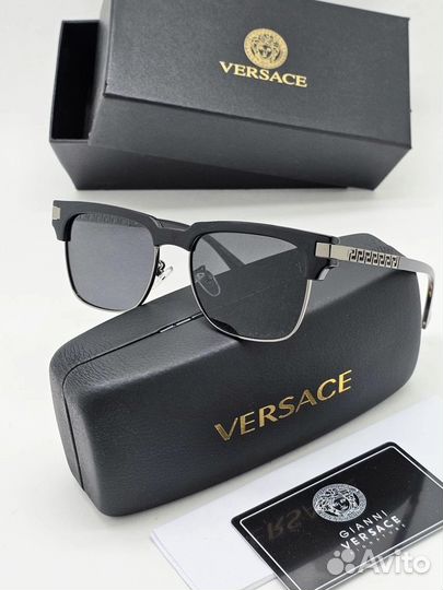 Солнцезащитные очки versace