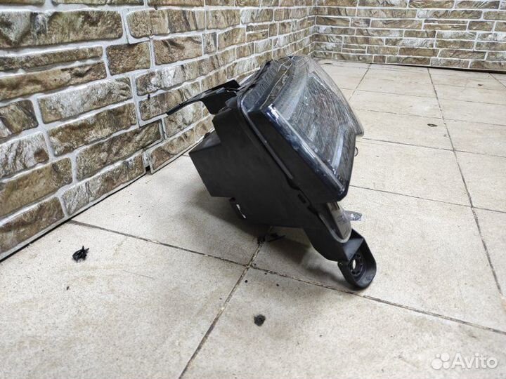 Фара левая Jeep Grand Cherokee