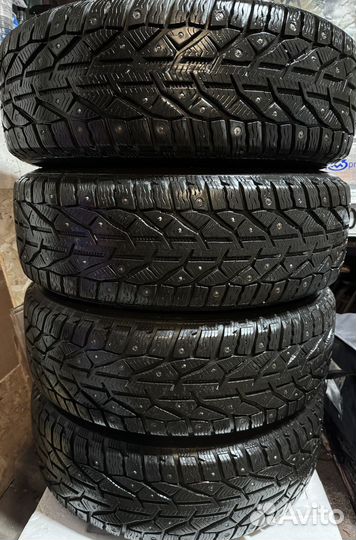 Kormoran SUV Stud 215/65 R16