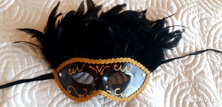 Маска карнавальная с перьями