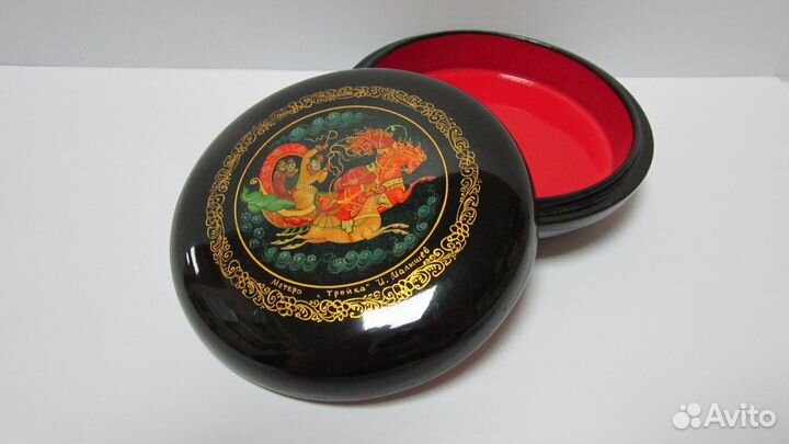 Деревянная Шкатулка с Лаковой Миниатюрой 