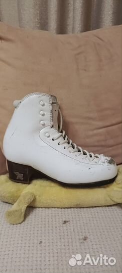 Фигурные коньки risport 240