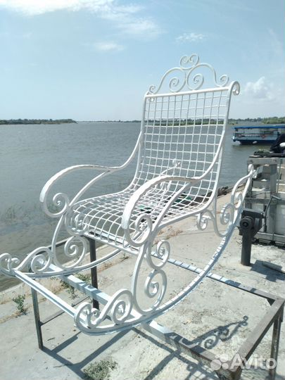 Продам кованые кресло качалка