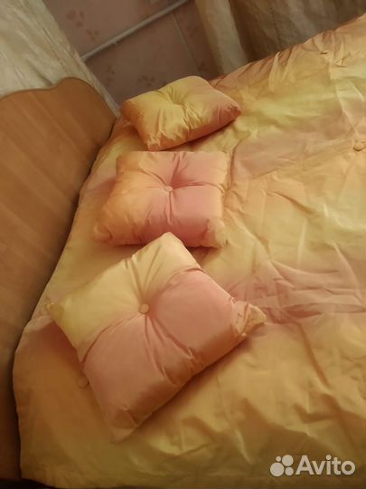 Покрывало с подушками