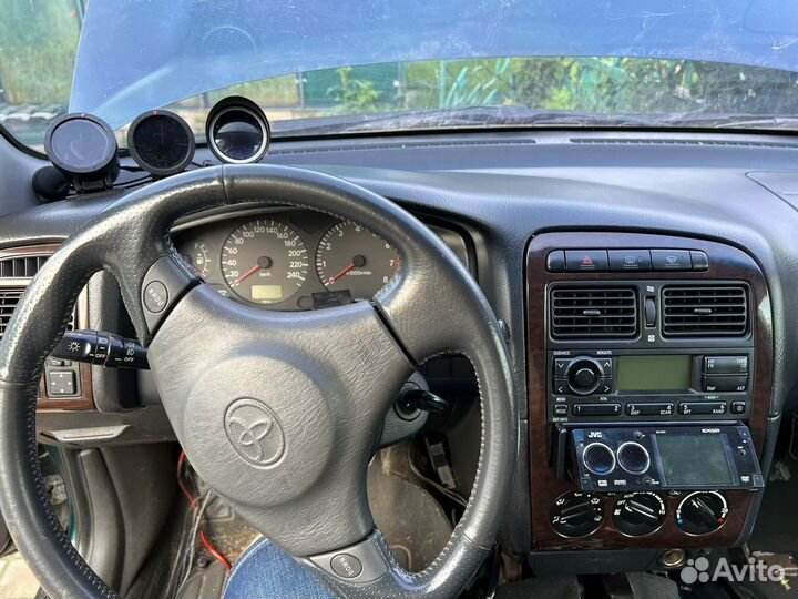 Toyota Avensis 2.0 AT, 2001, 303 000 км