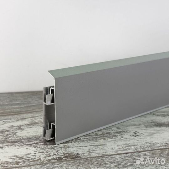 Алюминиевый плинтус для столешницы анодирован
