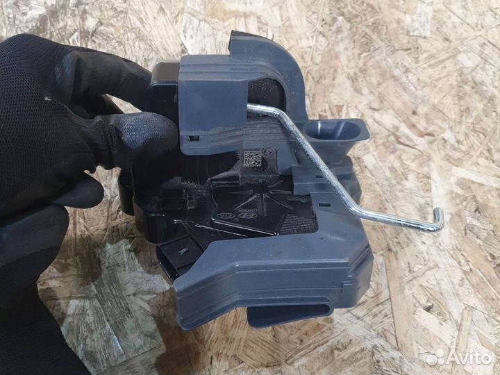 Замок двери перердней правой хендай солярис 2 17+