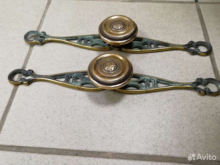 Старинные дверные ручки с накладками