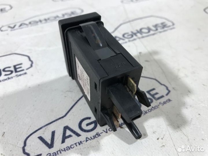 Кнопка обогрева стекла задняя Volkswagen Passat B5
