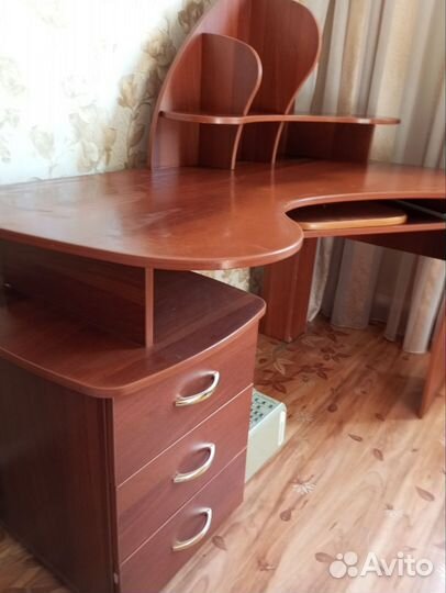 Компьютерный стол