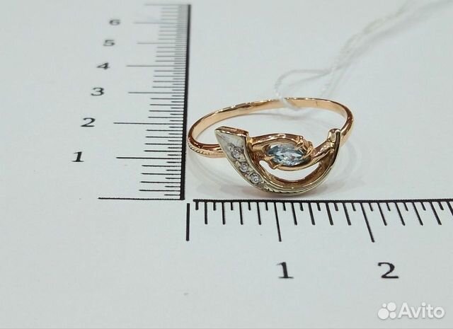 Кольцо с синтетическим камнем Золото