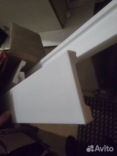 Плинтус напольный белый