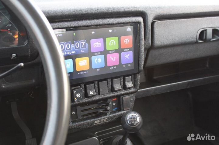 Консоль панели приборов niva 4x4 под планшет 9