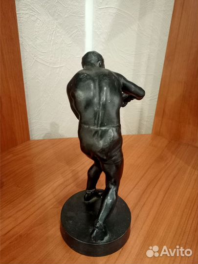 Статуэтка боксер