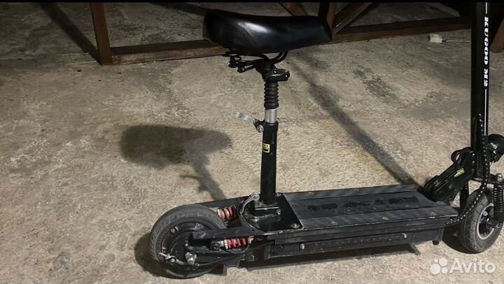 Самокат взрослый электрический Kugo M2