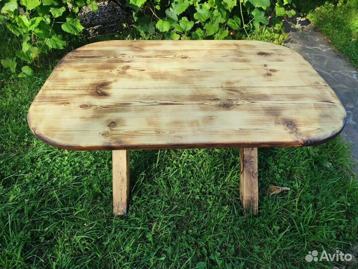 Деревянный стол
