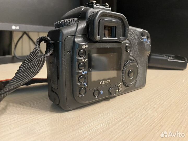 Зеркальный фотоаппарат canon eos 20d body