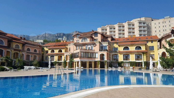 1-к. квартира, 50 м², 1/3 эт.