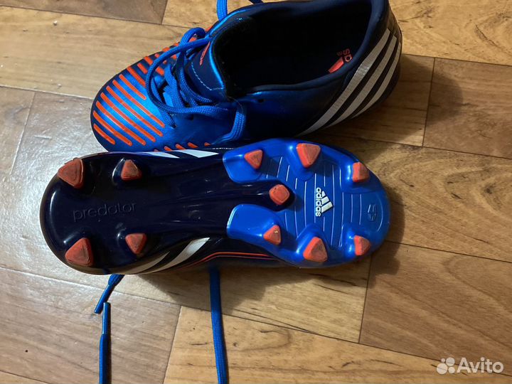 Футбольные бутсы adidas