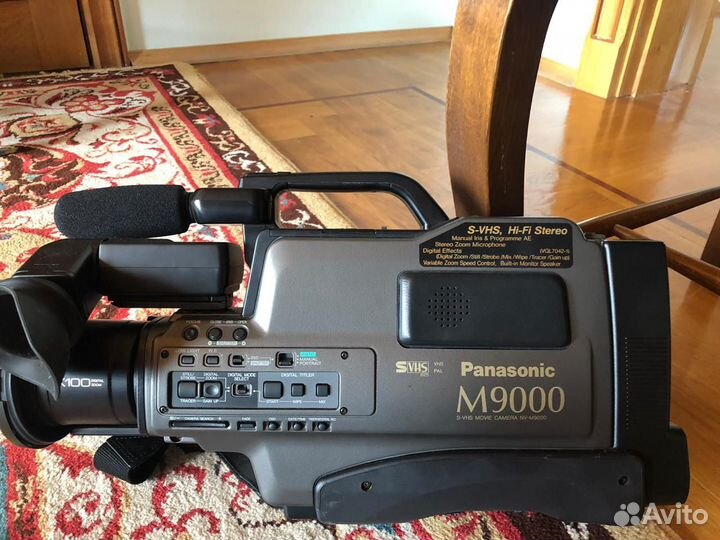 Видеокамера Panasonic M9000