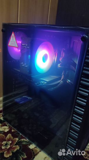 Настольный компьютер с монитором