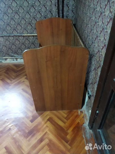 Детская кроватка с поперечным маятником