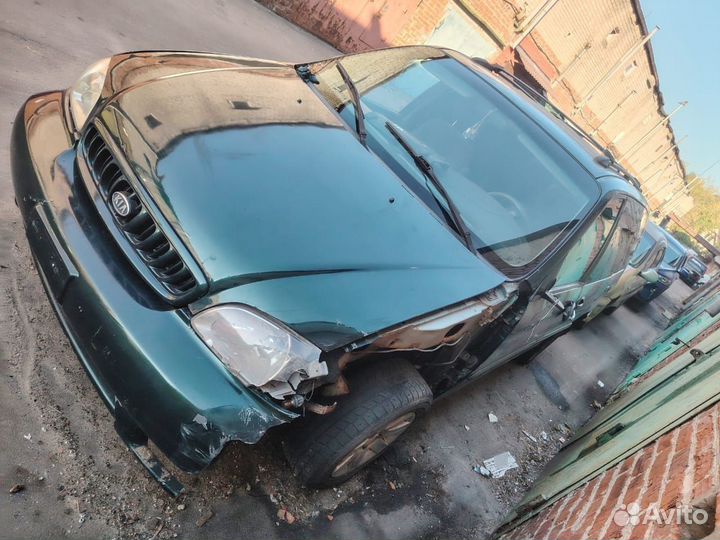 Kia Carnival 2.5 МТ, 2002, битый, 250 000 км