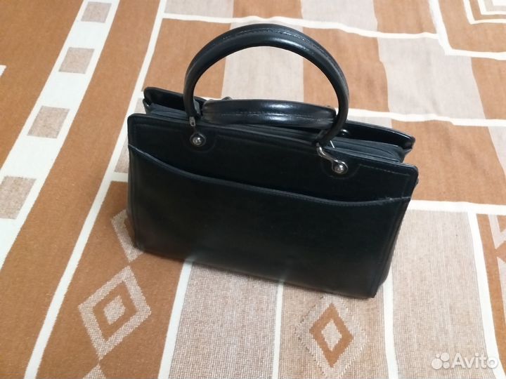 Сумка женская,средняя. Цвет черный. Б/у