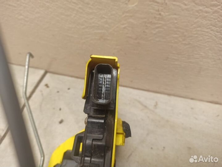 Замок двери задней правой