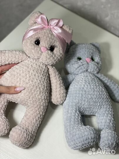 Вязаная игрушка котик ручной работы