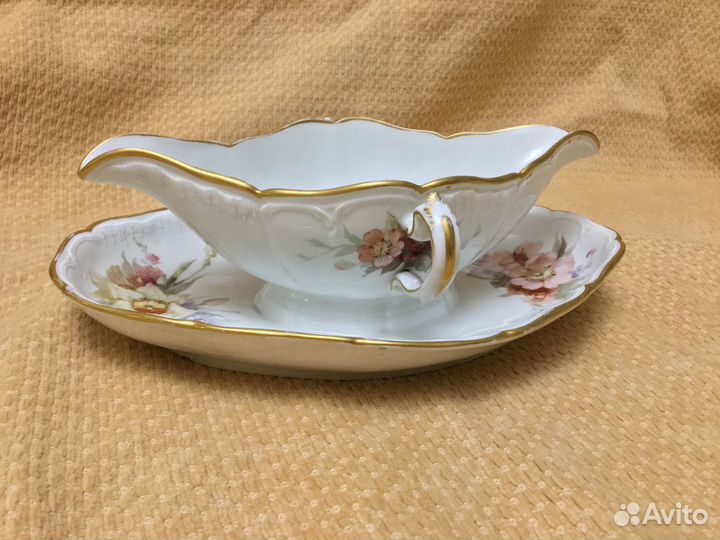 Антикварный фарфоровый соусник