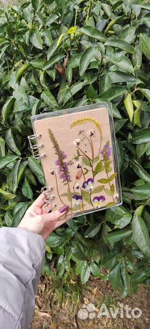 Блокнот ручной работы из эпоксидной смолы и цветов