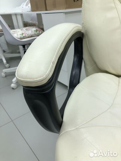 Офисное кресло экокожа б/у