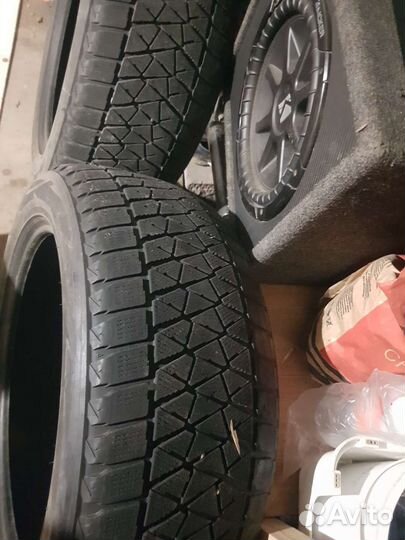Bridgestone Blizzak DM-V3 265/50 R20 27