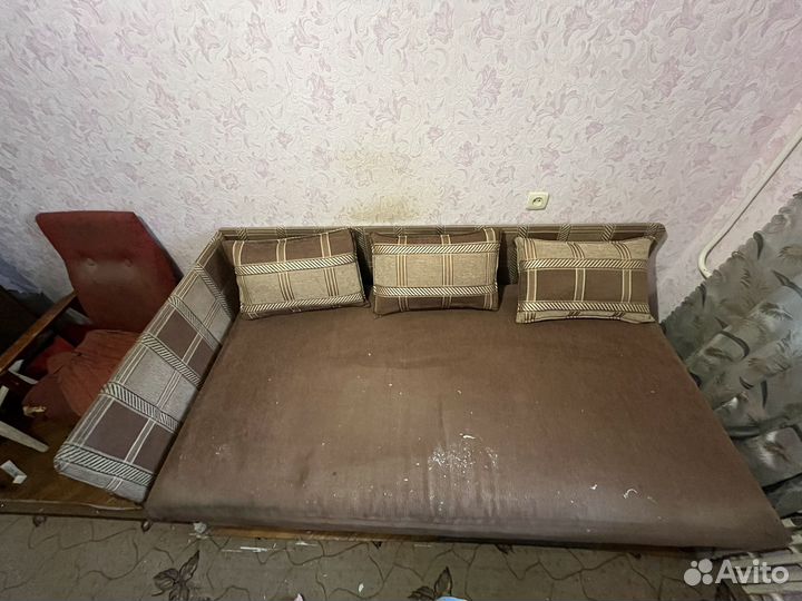 Диван и шкаф отдам