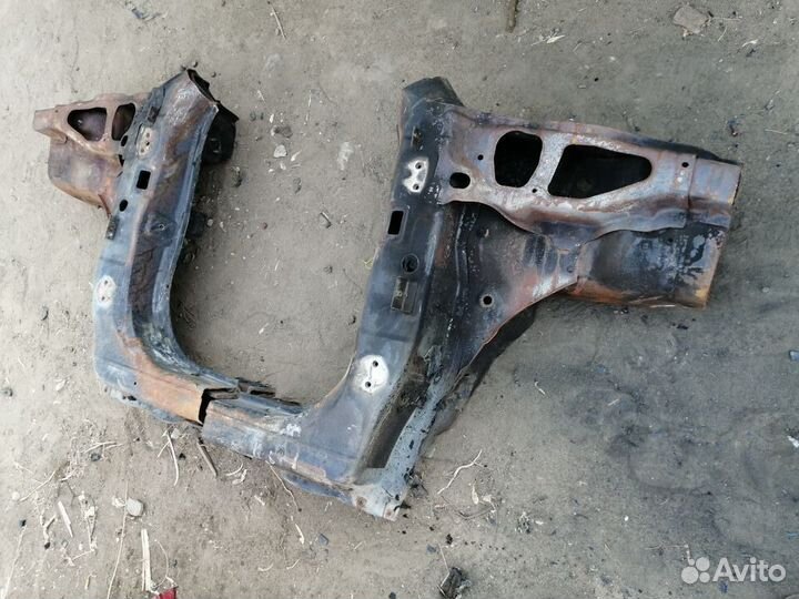 Стойка с коробом для Great Wall Hover 2005-2010