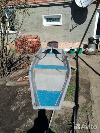 Продаю лодку стеклопластиковую Малютка
