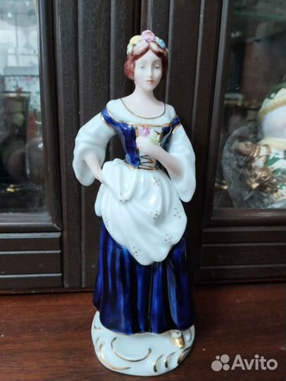 Статуэтка фарфоровая Royal Dux Bohemia