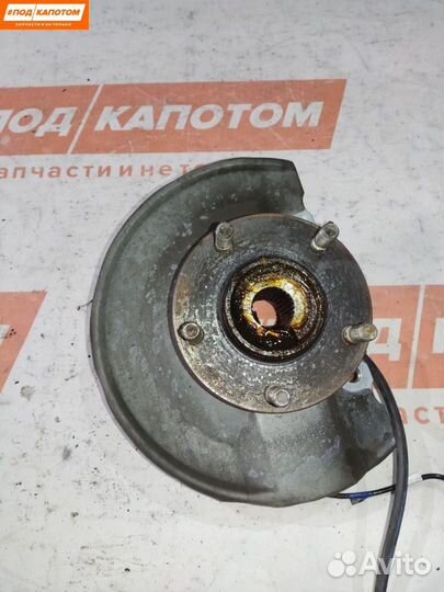 Кулак передний правый Mitsubishi Outlander 2 2006