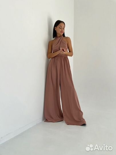 Комбинезон в бежевом цвете