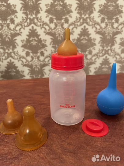 Корм для собак, подгузники, бутылочка с соской