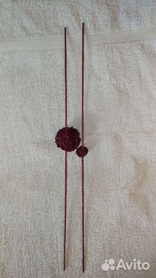 Декоративные палочки с плетён шарами для интерьера