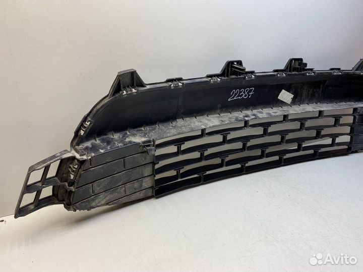 Решётка в бампер центральная Kia Rio 2017-2020