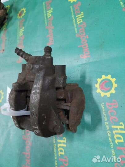 Суппорт задний левый Mercedes W211 седан 1.8 2006